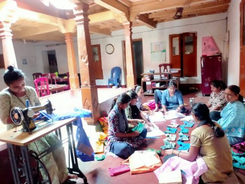 day-care-center-for-old-age-women (3)